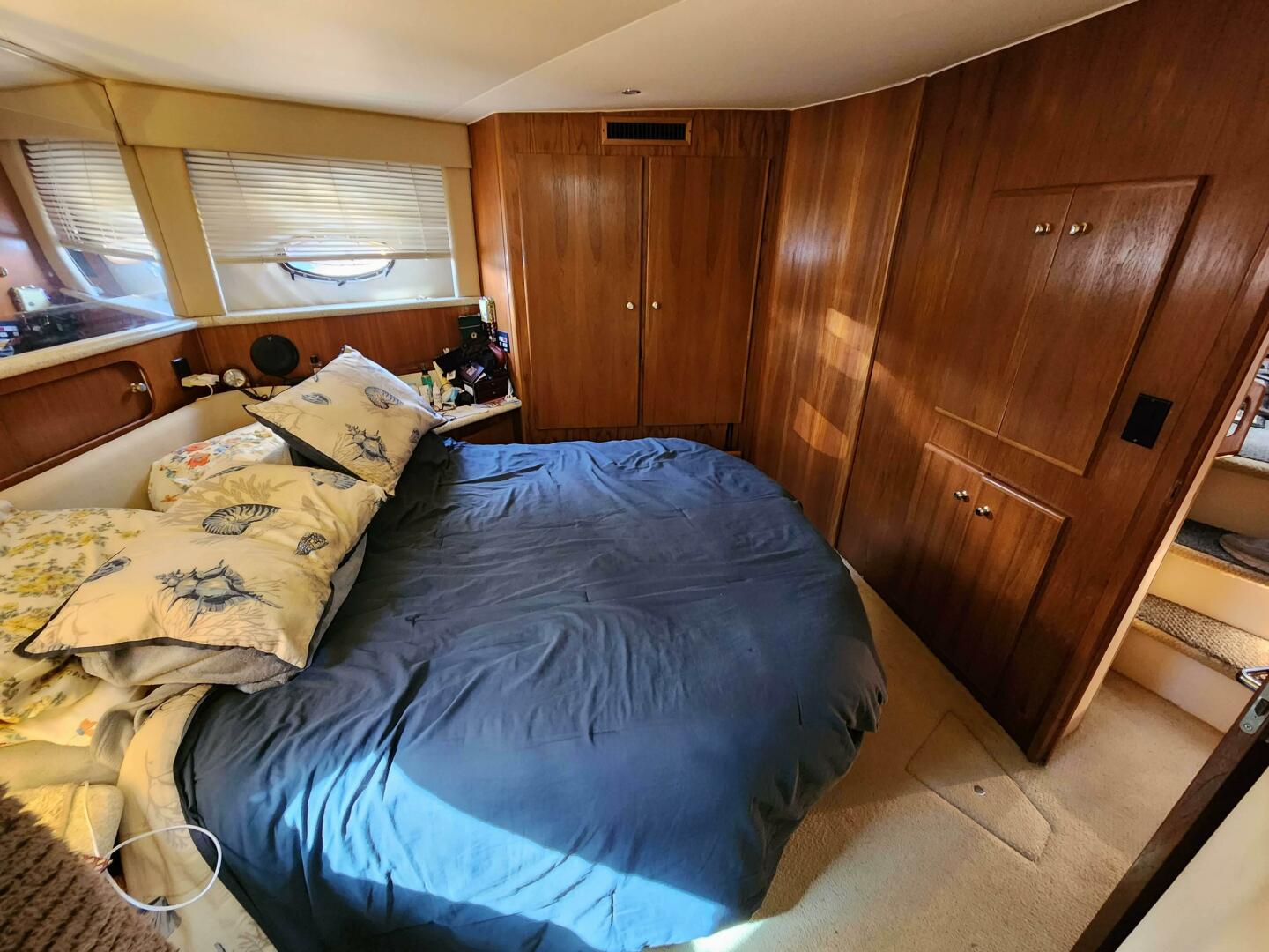 Slide: The Image of Carver 406 Aft Cabin Motor Yacht 2000 - 4996705