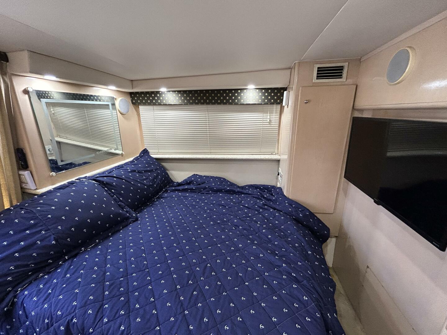 Slide: The Image of 40' Carver master stateroom port - 4876721