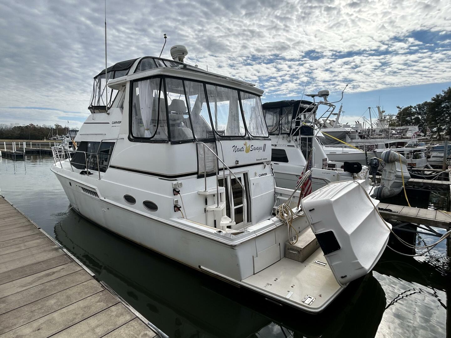 Slide: The Image of 40' Carver port aft profile - 4876723