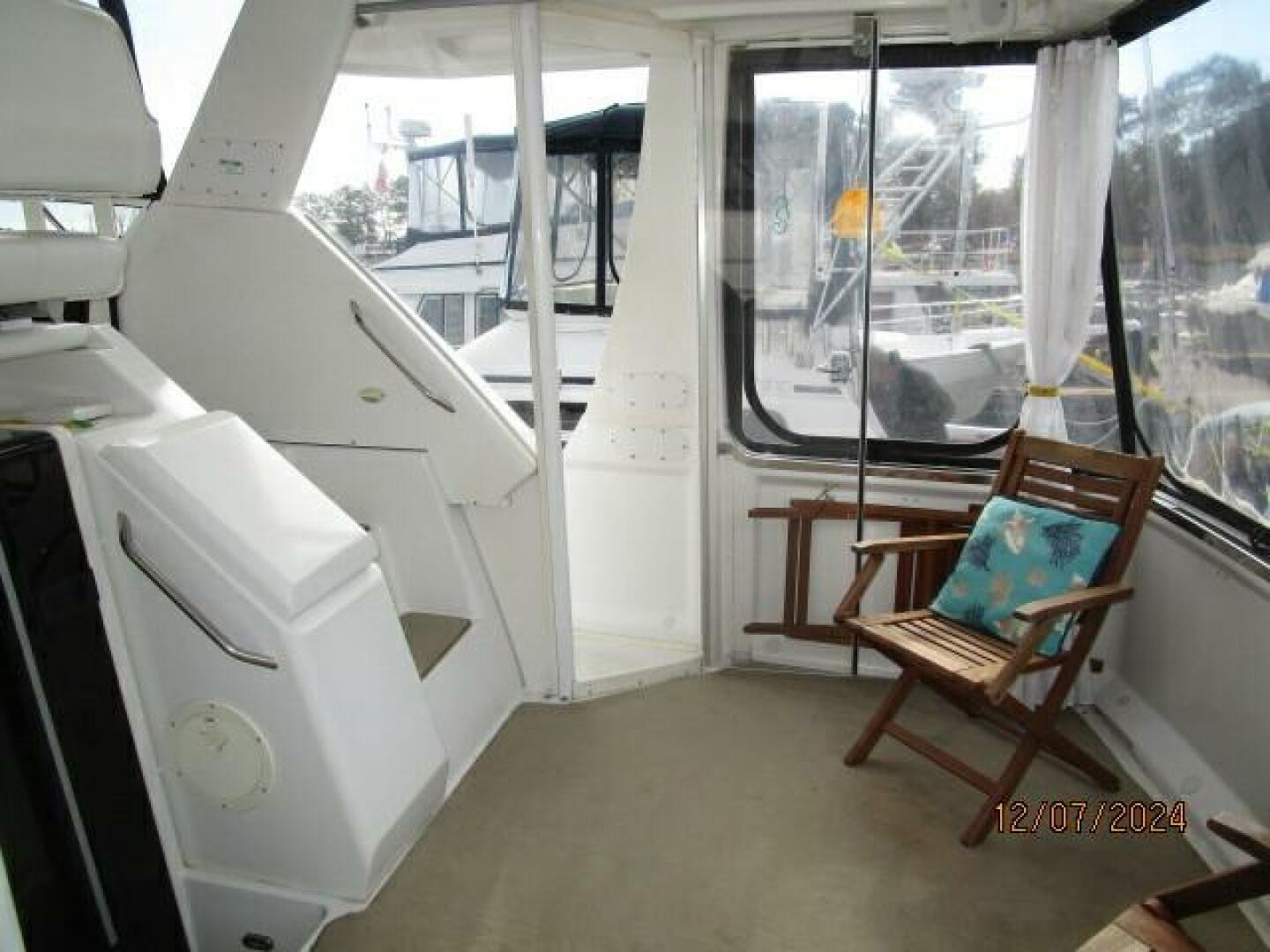 Slide: The Image of 40' Carver sundeck starboard - 4876742