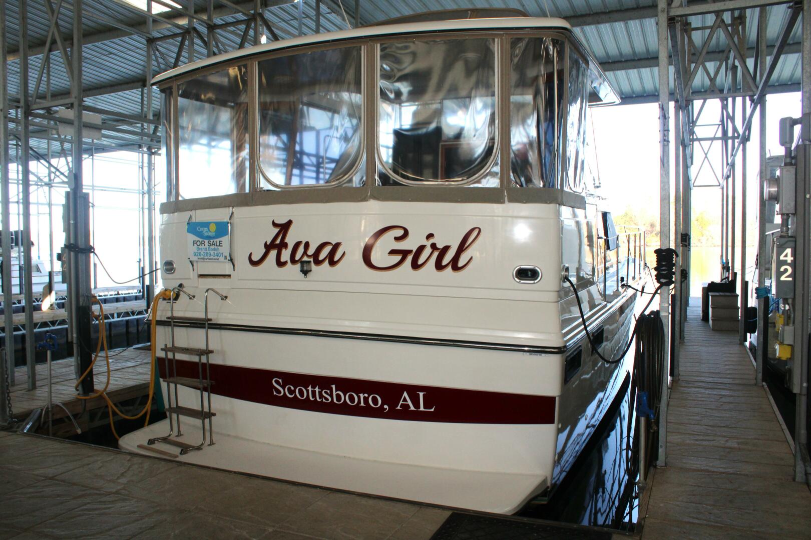 Slide: The Image of Carver 4207 - Aft Starboard View - 5074079