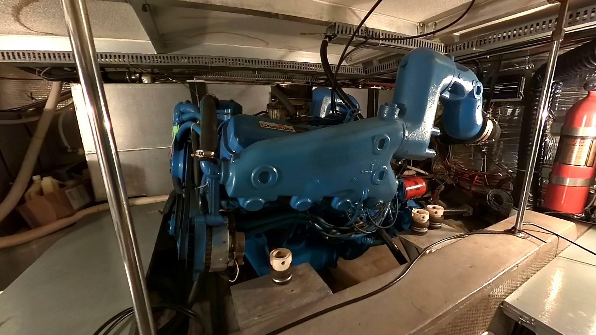 Slide: The Image of Carver 4207 - Starboard Engine - 5074087