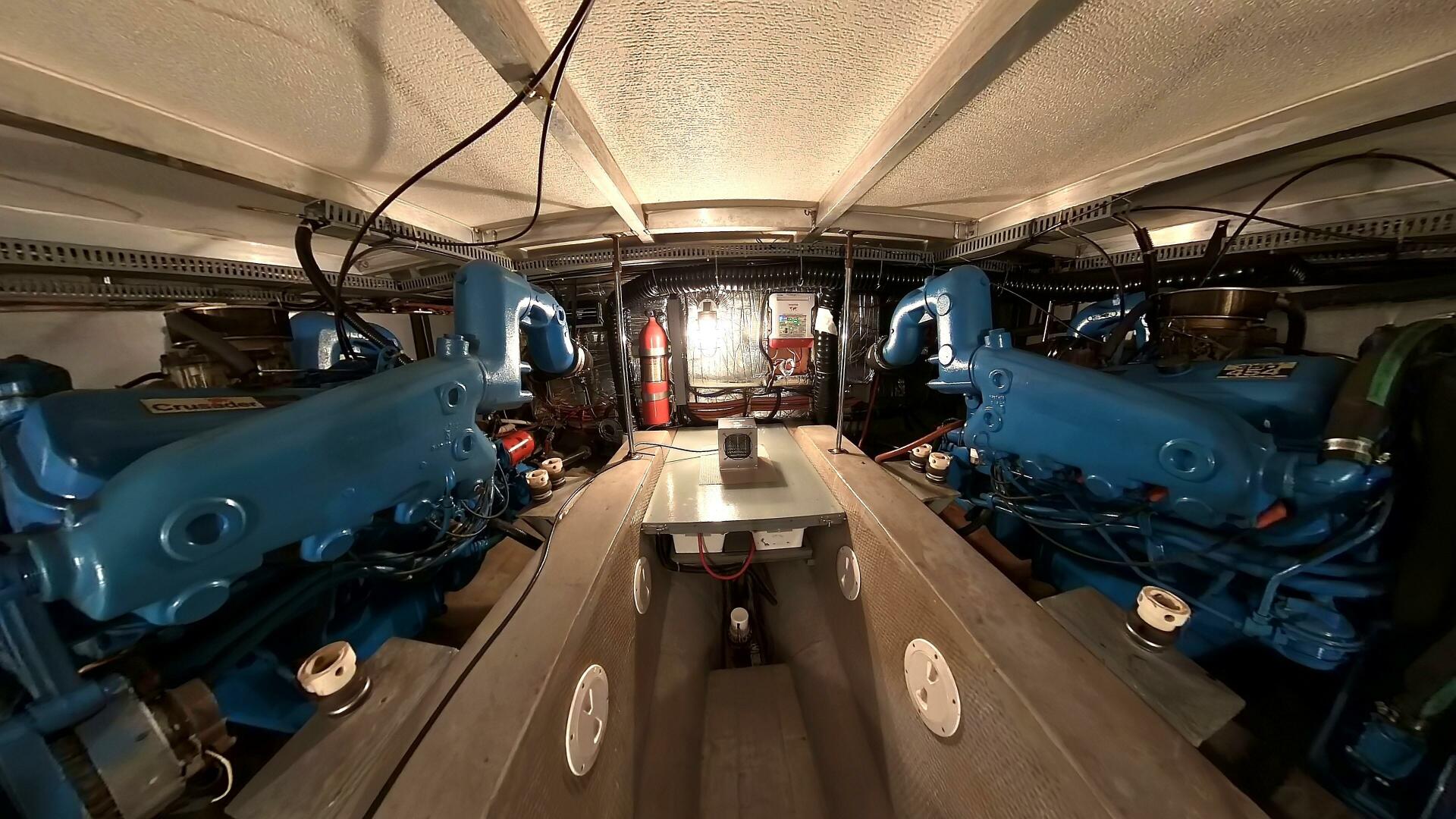 Slide: The Image of Carver 4207 - Engine Room - 5074088