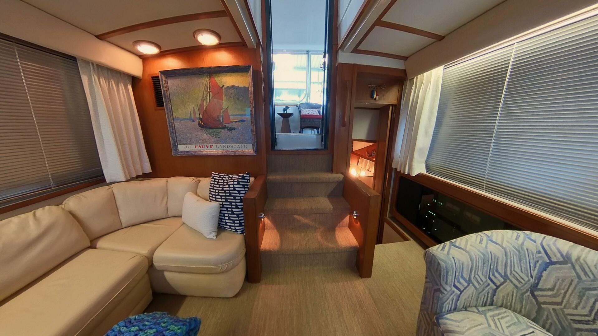 Slide: The Image of Carver 4207 - Salon entrance from Aft Deck - 5074090