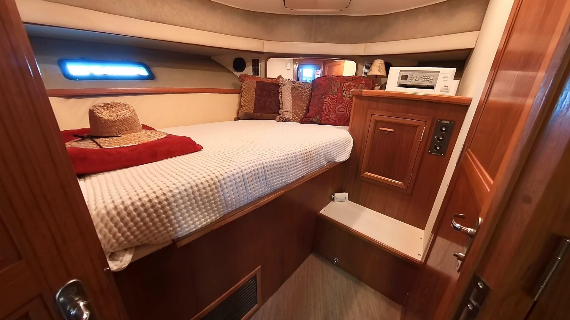 Slide: The Image of Carver 4207 - Guest Stateroom - 5074100