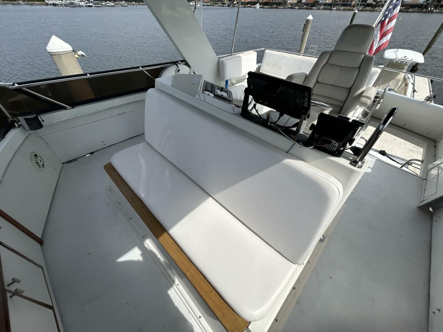 Slide: The Image of Flybridge Forward Console Seating - 5061095