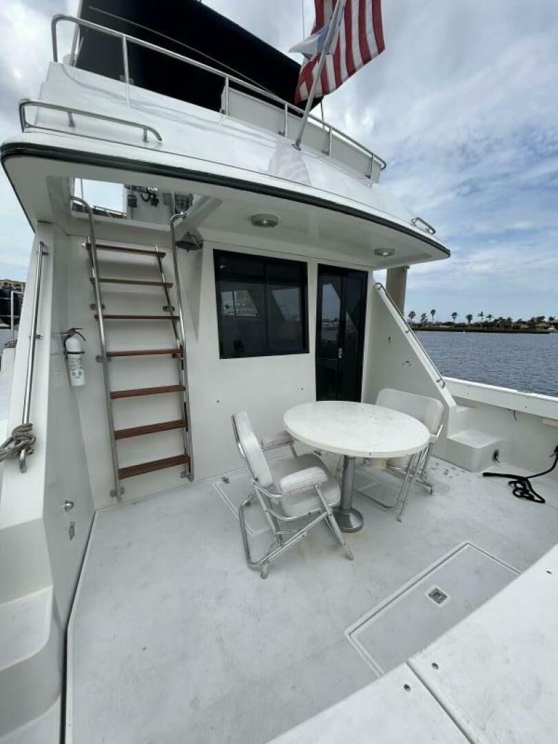 Slide: The Image of Cockpit w/ table/chairs - 5061108