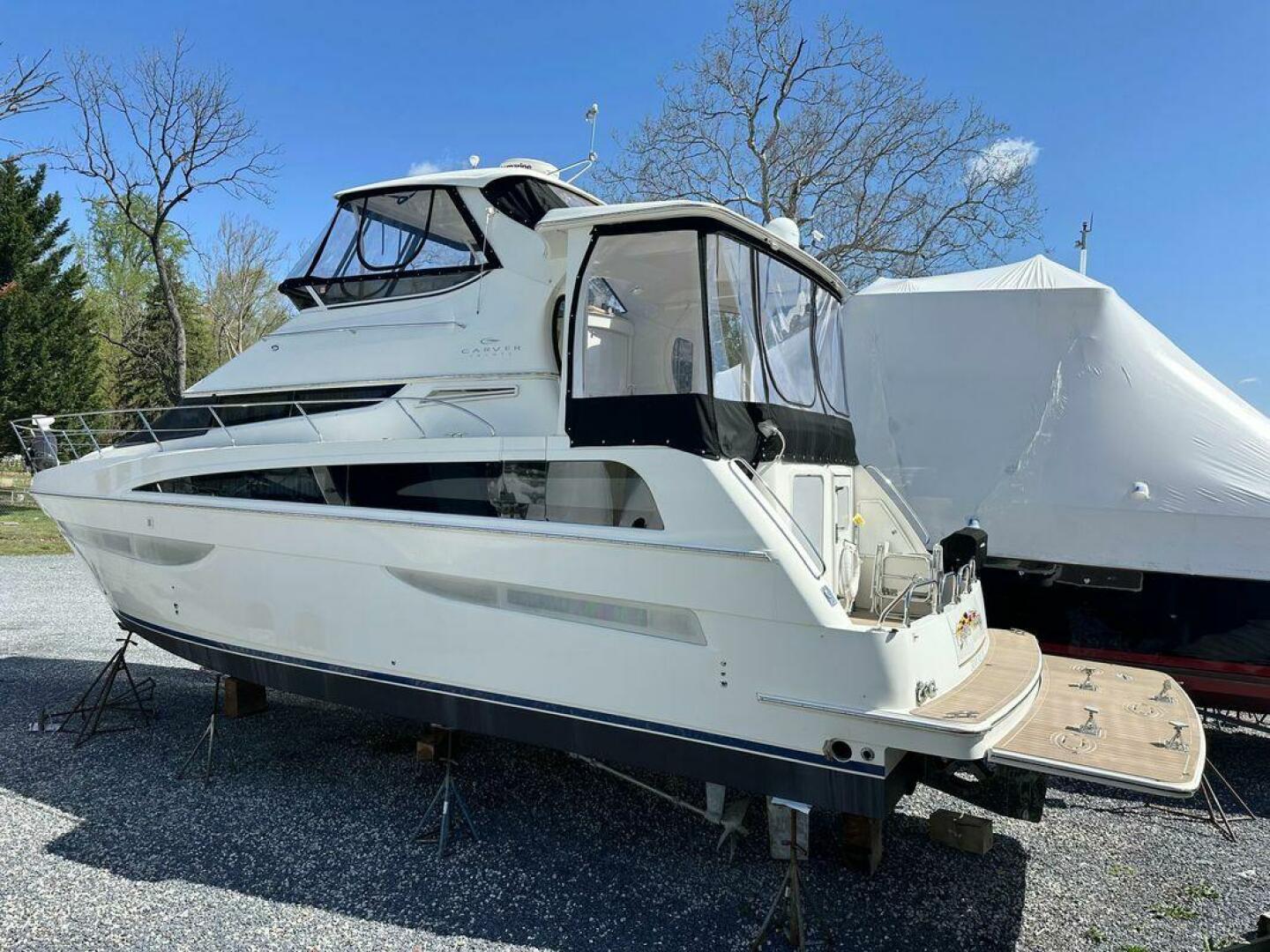 Slide: The Image of Carver 43 Motor Yacht 2007 - 5212098