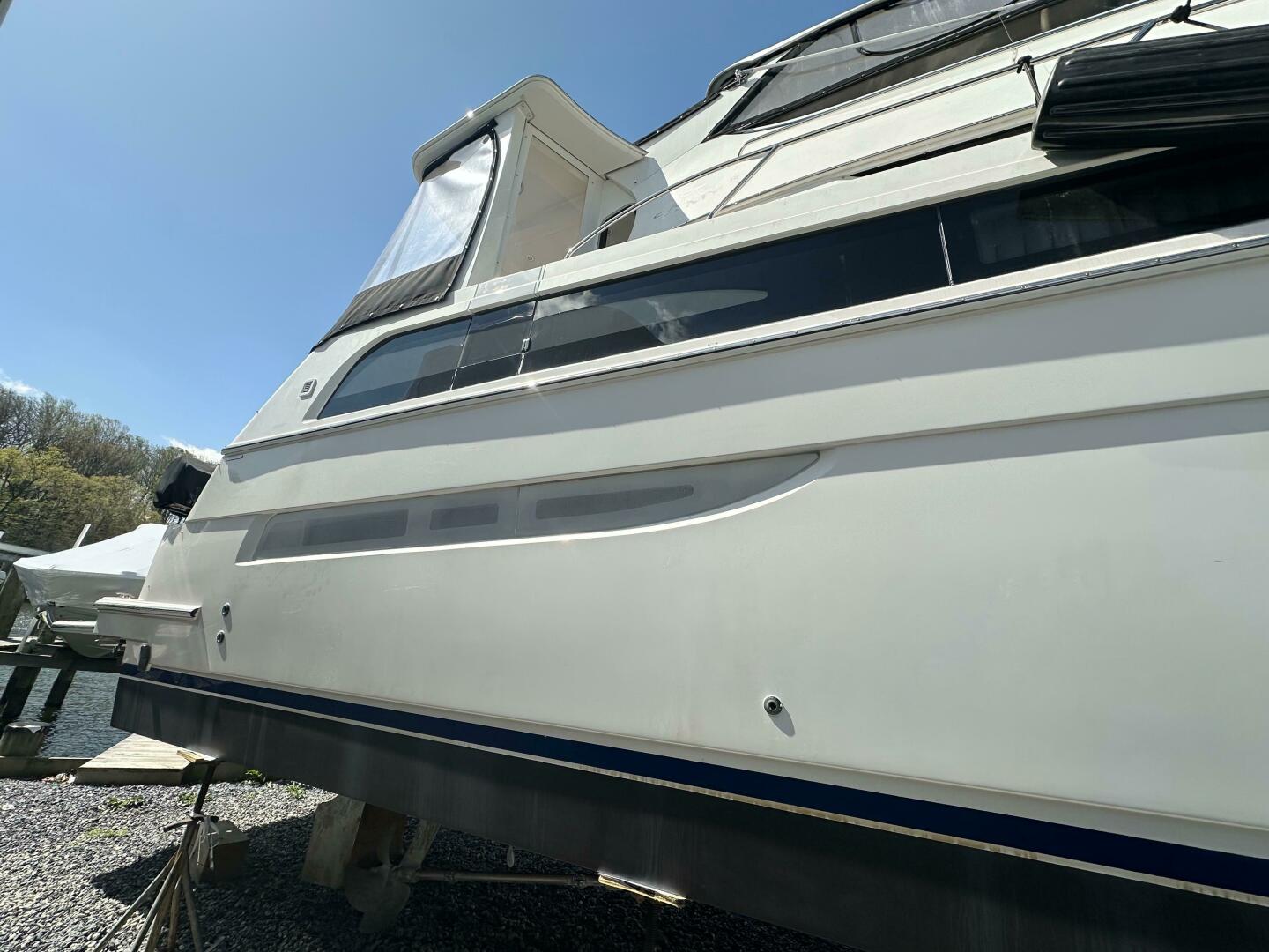 Slide: The Image of Carver 43 Motor Yacht 2007 - 5212110