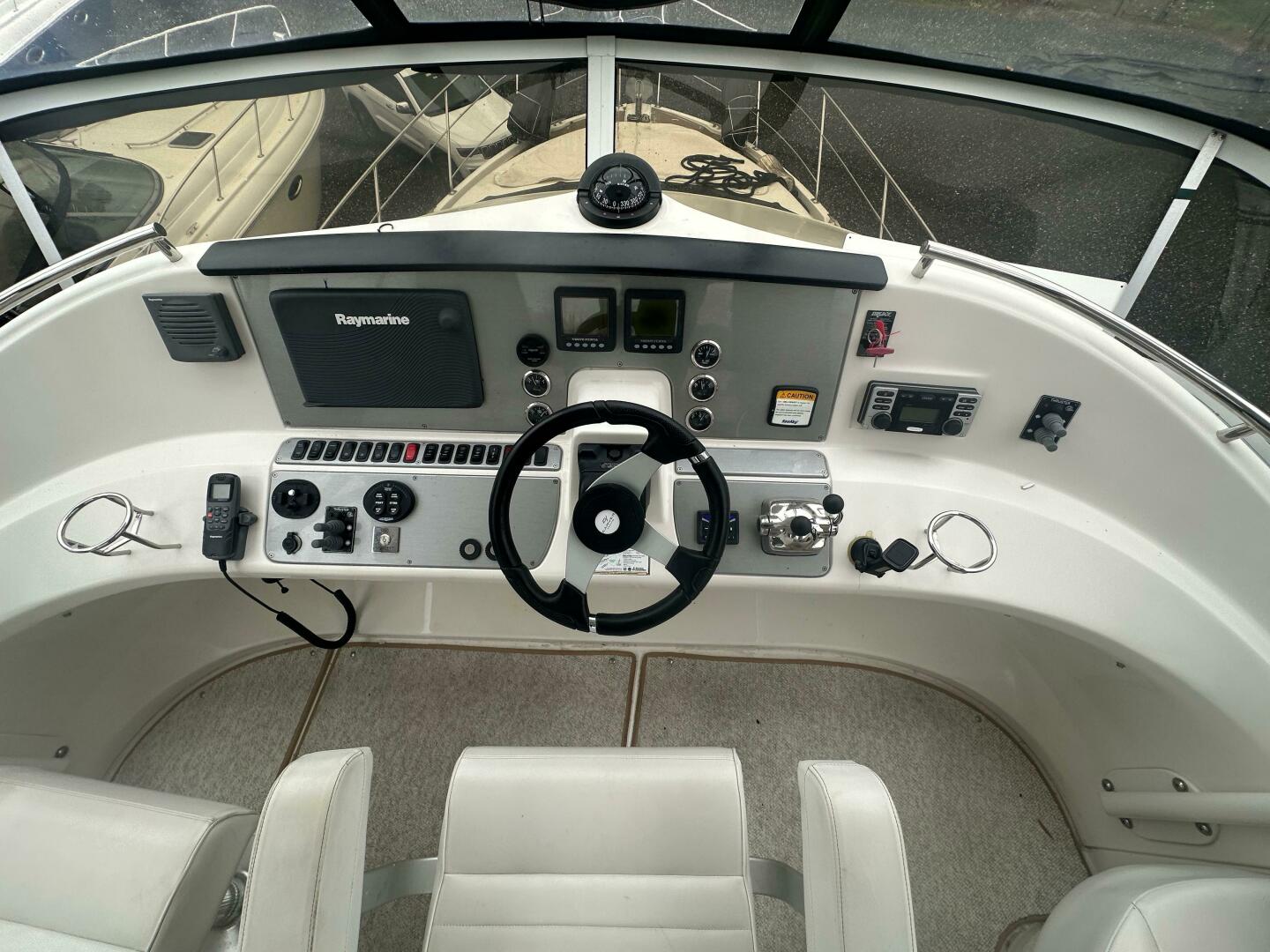 Slide: The Image of Carver 43 Motor Yacht 2007 - 5212102