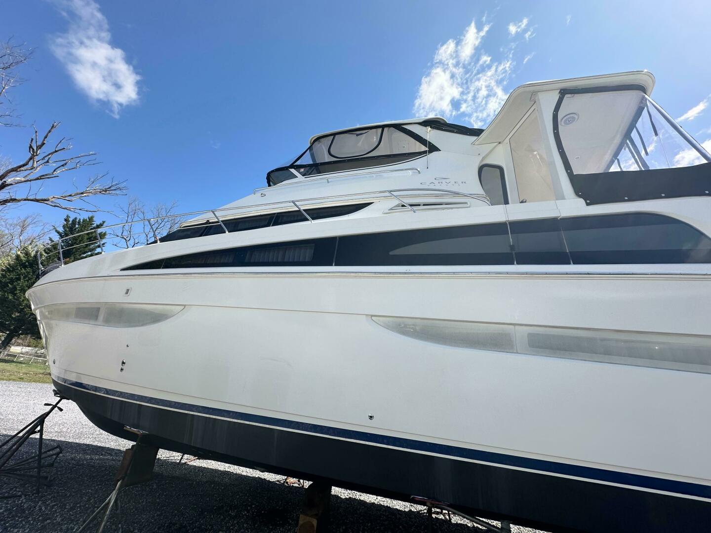 Slide: The Image of Carver 43 Motor Yacht 2007 - 5212104