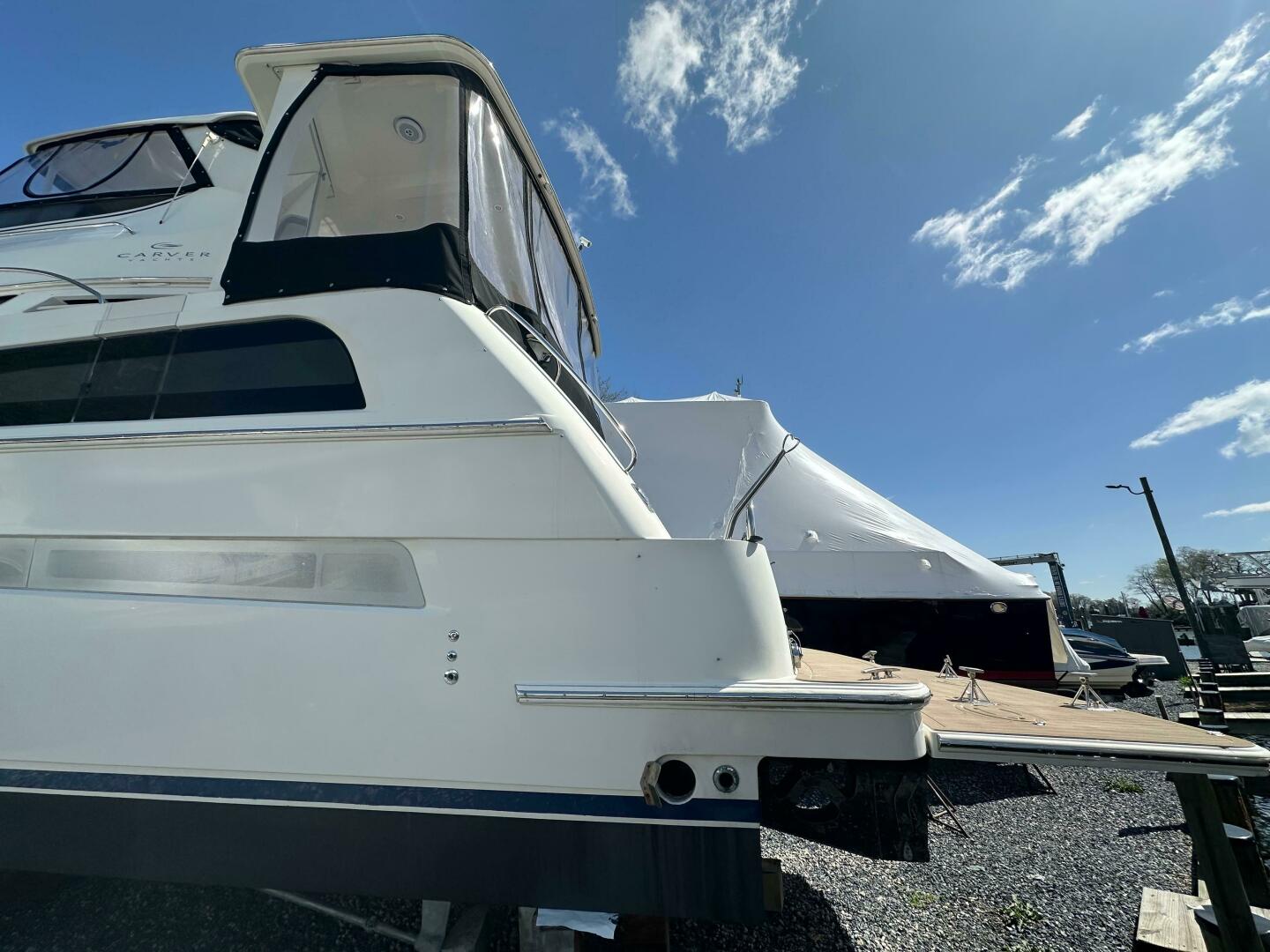 Slide: The Image of Carver 43 Motor Yacht 2007 - 5212106