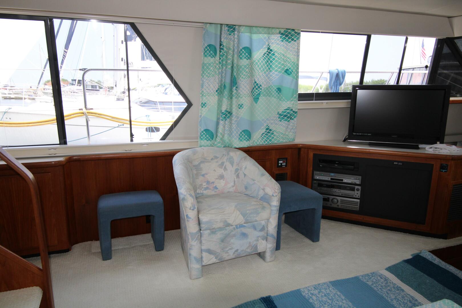 Slide: The Image of Carver 440 Aft Cabin Motoryacht 1994 - 5181707