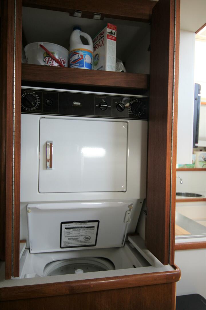 Slide: The Image of Carver 440 Aft Cabin Motoryacht 1994 - 5181714