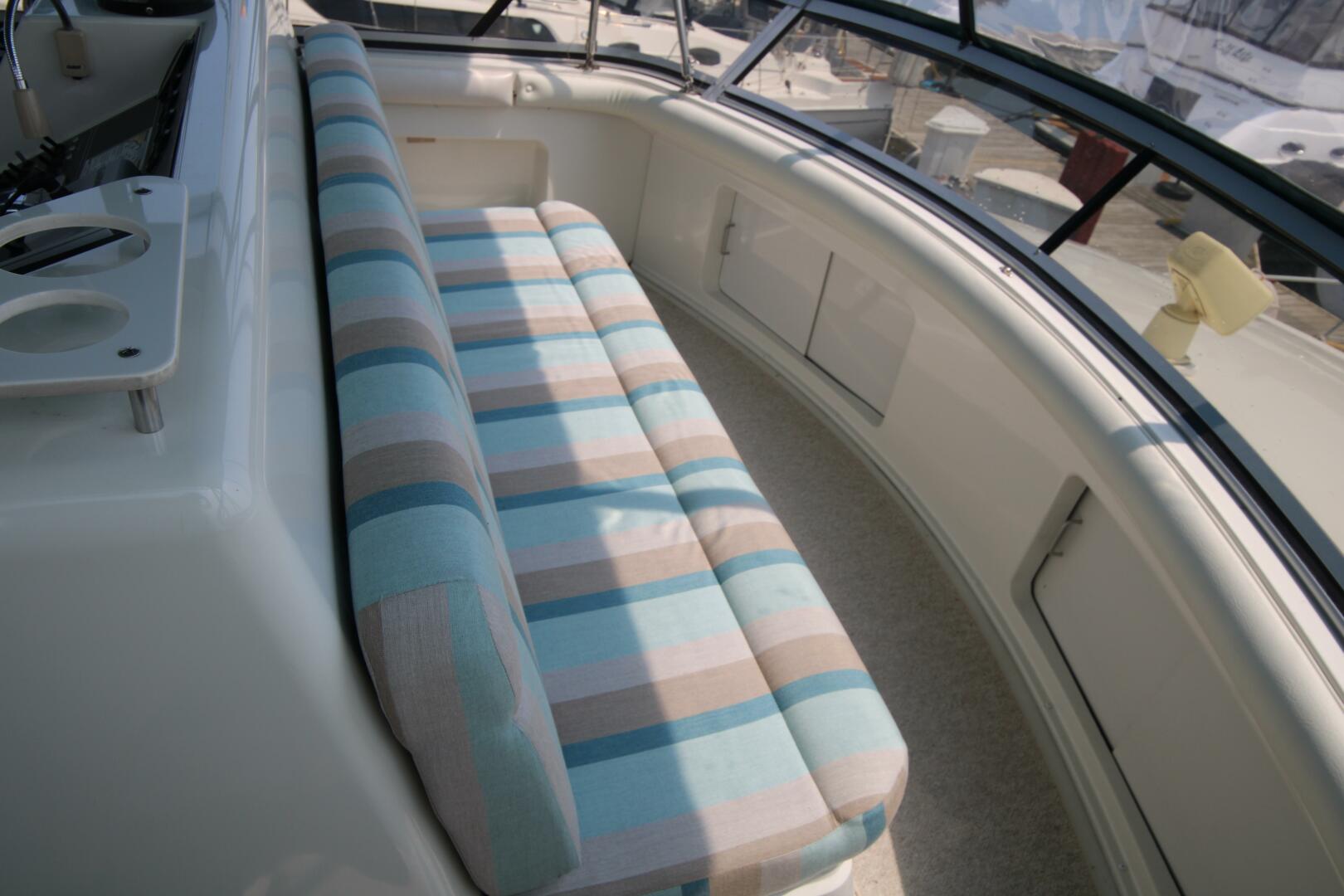 Slide: The Image of Carver 440 Aft Cabin Motoryacht 1994 - 5181698