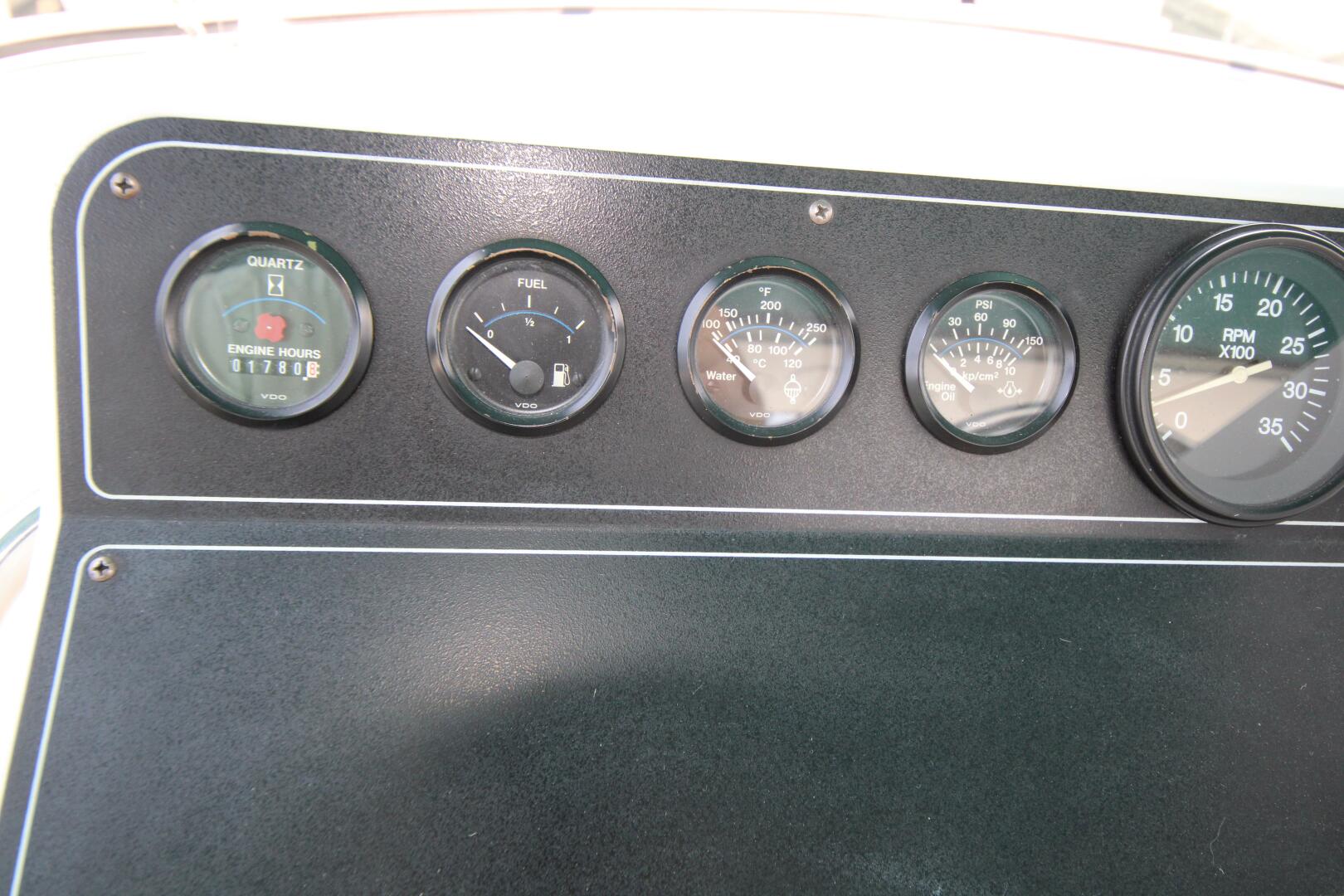 Slide: The Image of Carver 440 Aft Cabin Motoryacht 1994 - 5181701