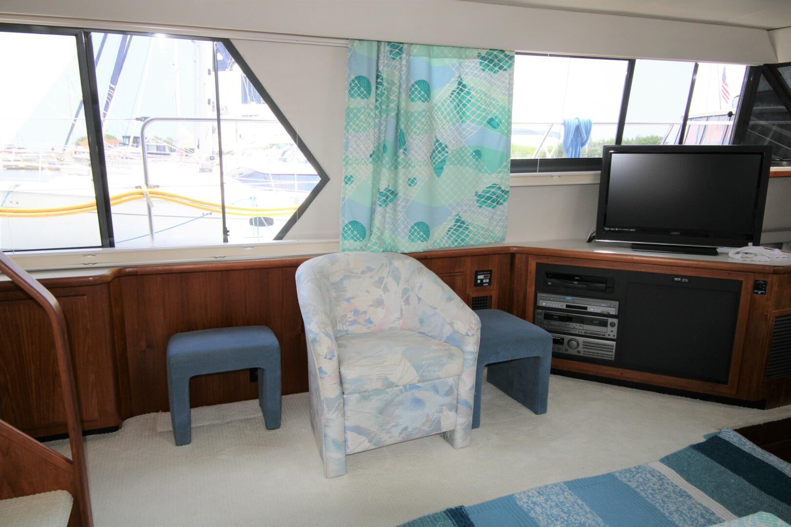 Slide: The Image of Carver 440 Aft Cabin Motoryacht 1994 - 5181706