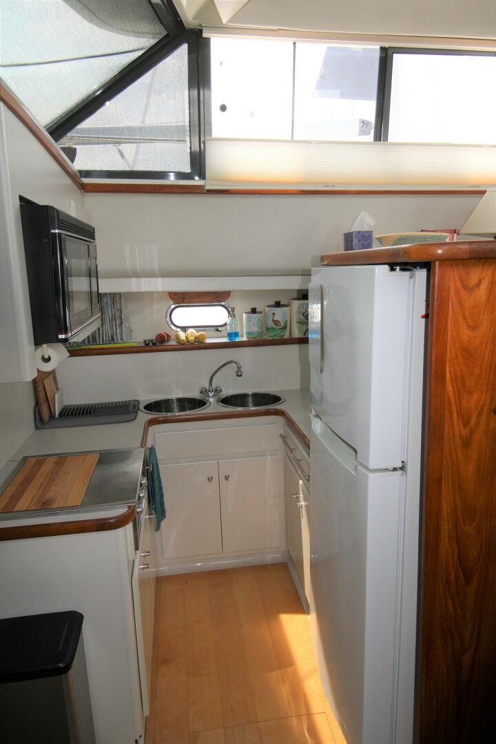 Slide: The Image of Carver 440 Aft Cabin Motoryacht 1994 - 5181709