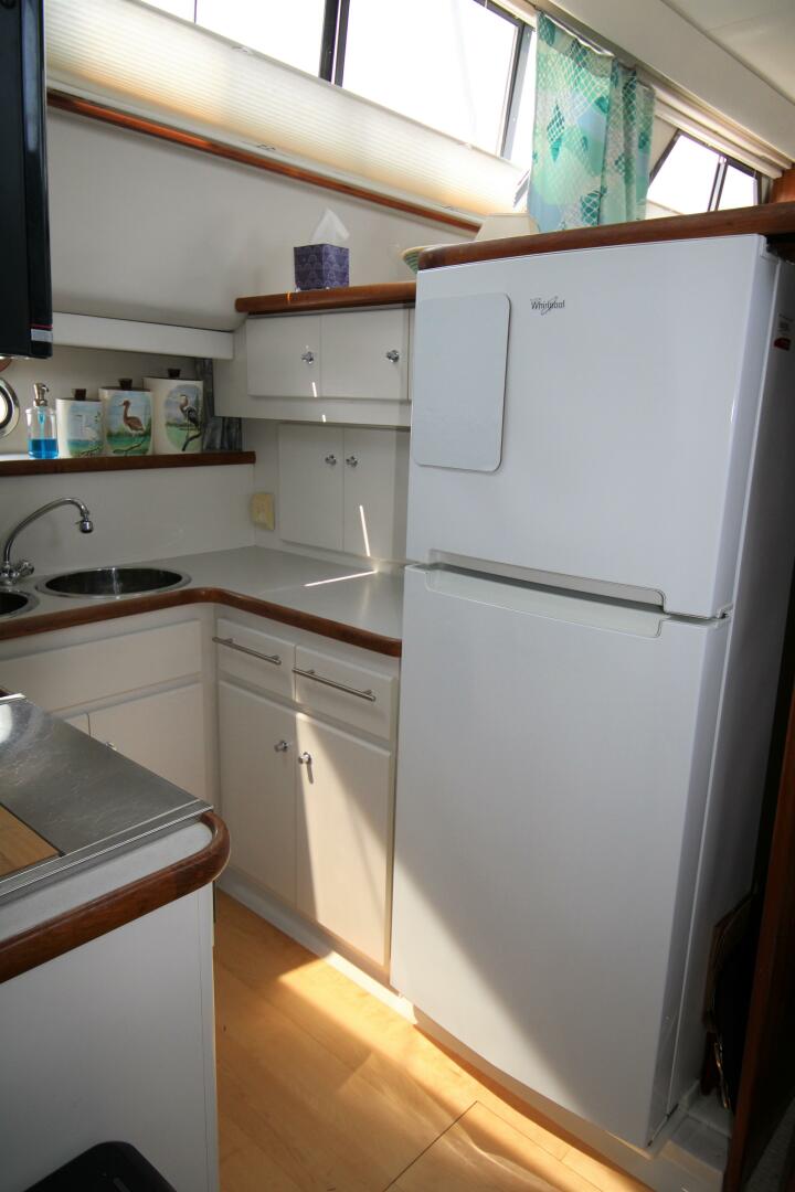 Slide: The Image of Carver 440 Aft Cabin Motoryacht 1994 - 5181712