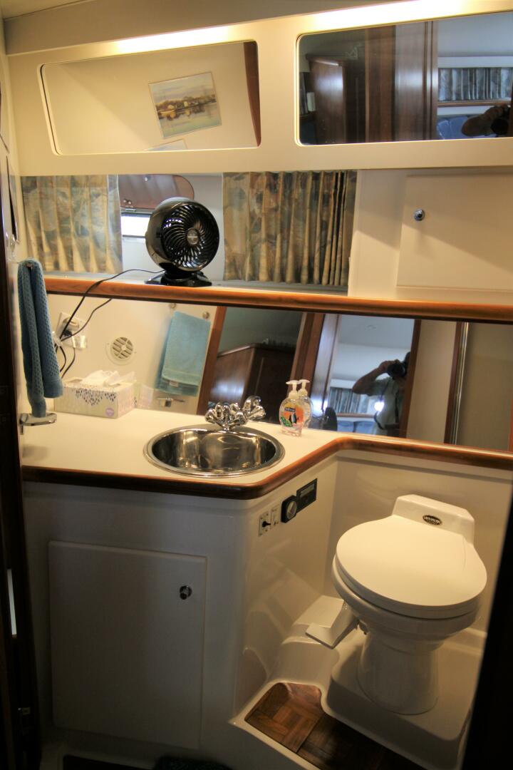 Slide: The Image of Carver 440 Aft Cabin Motoryacht 1994 - 5181716