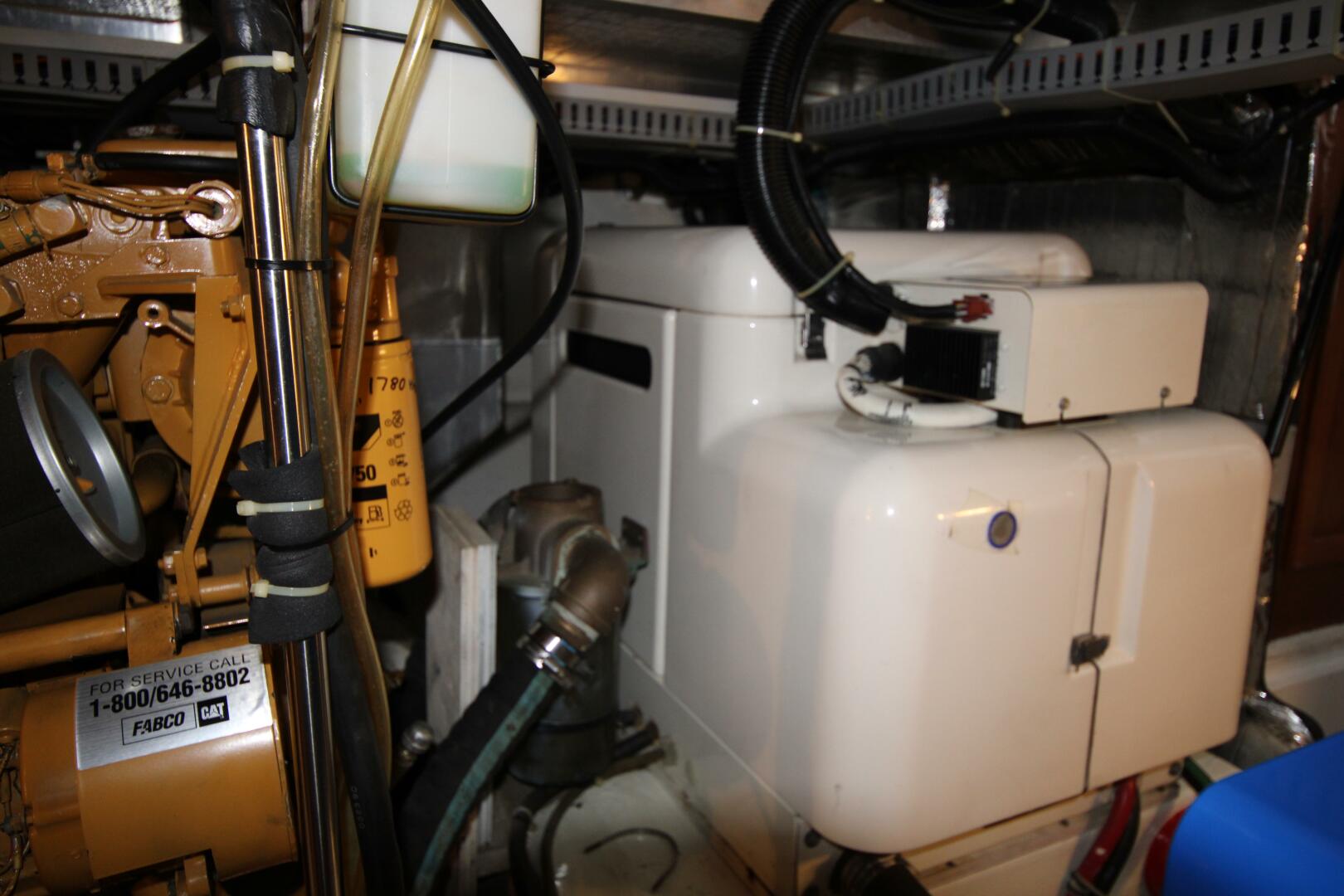 Slide: The Image of Carver 440 Aft Cabin Motoryacht 1994 - 5181726