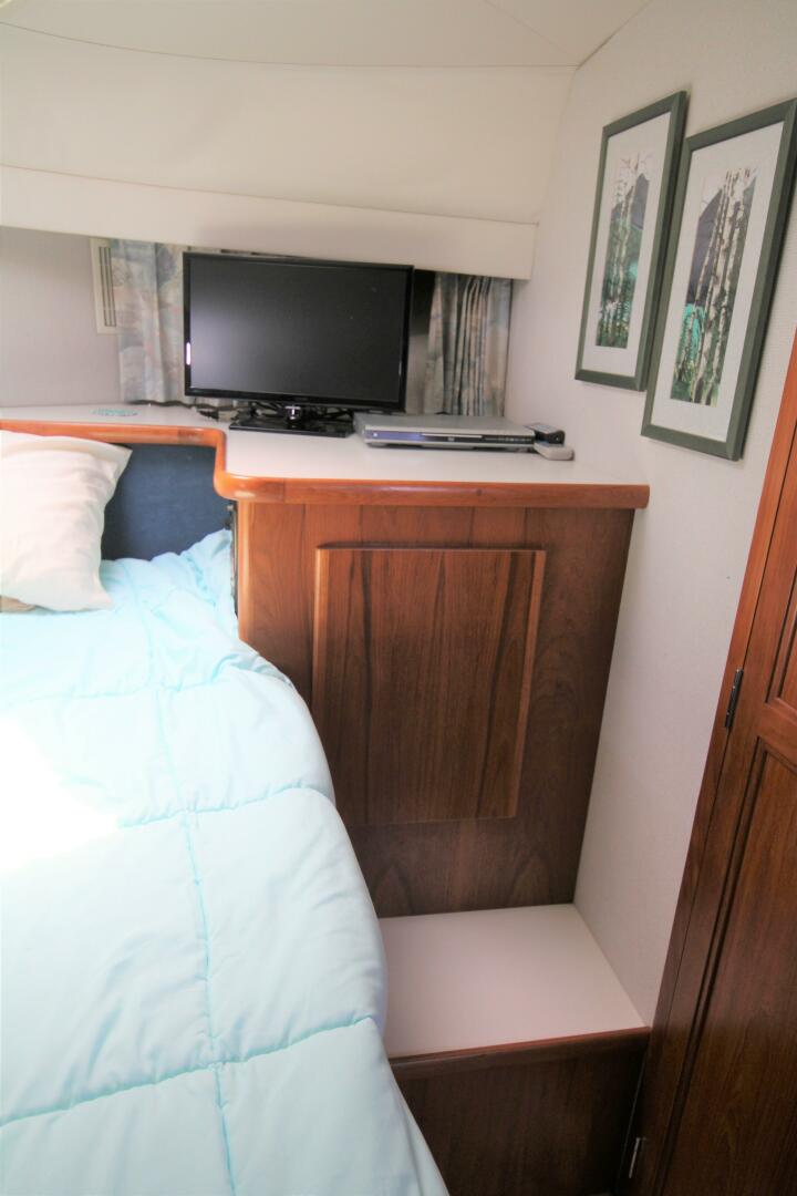 Slide: The Image of Carver 440 Aft Cabin Motoryacht 1994 - 5181734