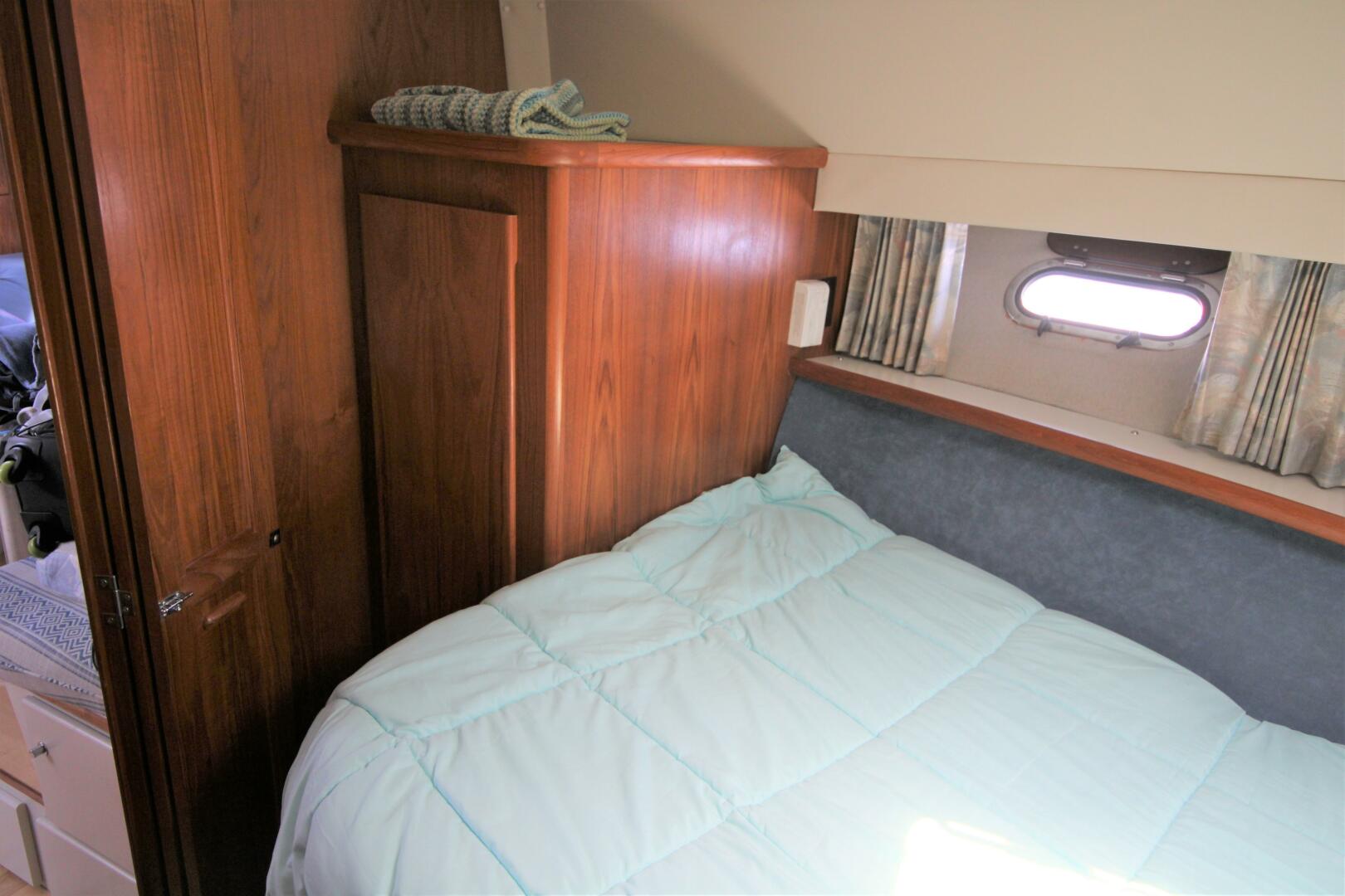 Slide: The Image of Carver 440 Aft Cabin Motoryacht 1994 - 5181736