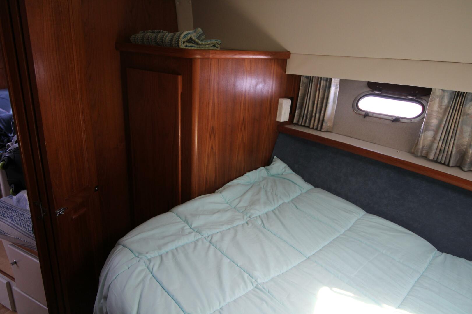 Slide: The Image of Carver 440 Aft Cabin Motoryacht 1994 - 5181737