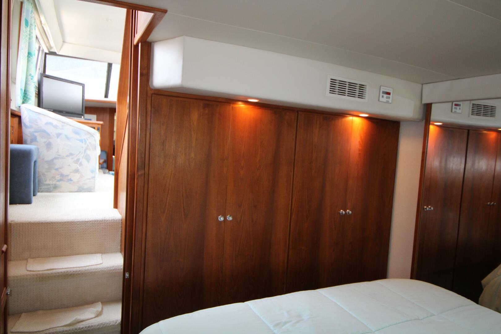 Slide: The Image of Carver 440 Aft Cabin Motoryacht 1994 - 5181741
