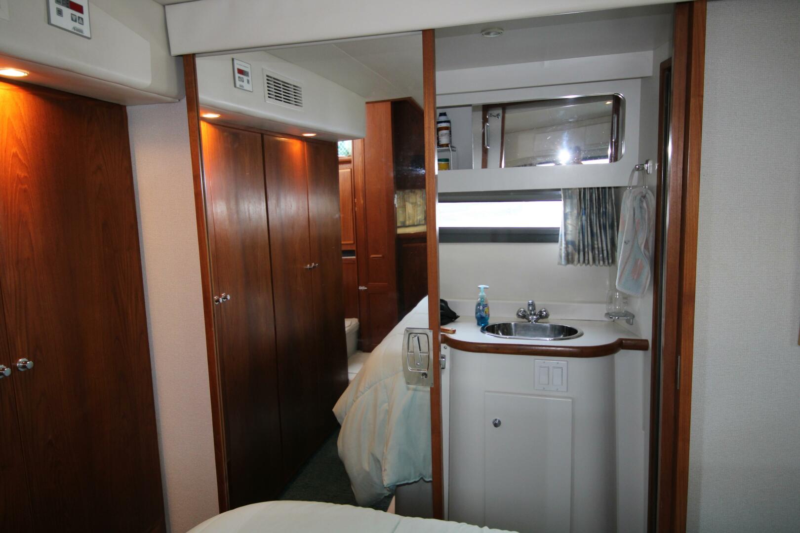 Slide: The Image of Carver 440 Aft Cabin Motoryacht 1994 - 5181742