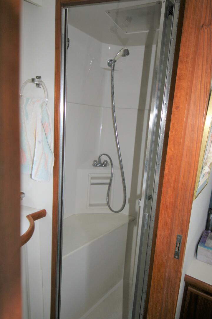 Slide: The Image of Carver 440 Aft Cabin Motoryacht 1994 - 5181743