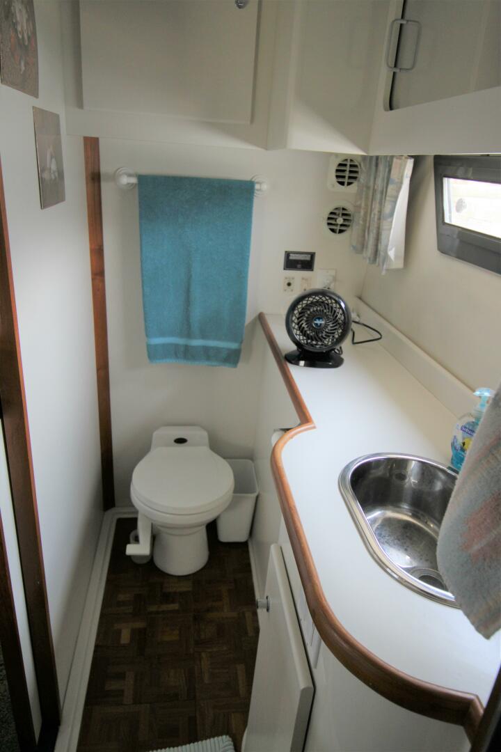 Slide: The Image of Carver 440 Aft Cabin Motoryacht 1994 - 5181745