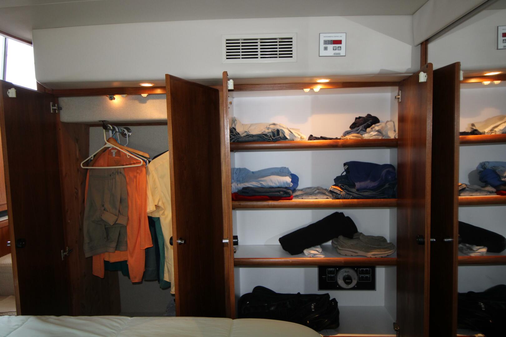 Slide: The Image of Carver 440 Aft Cabin Motoryacht 1994 - 5181747