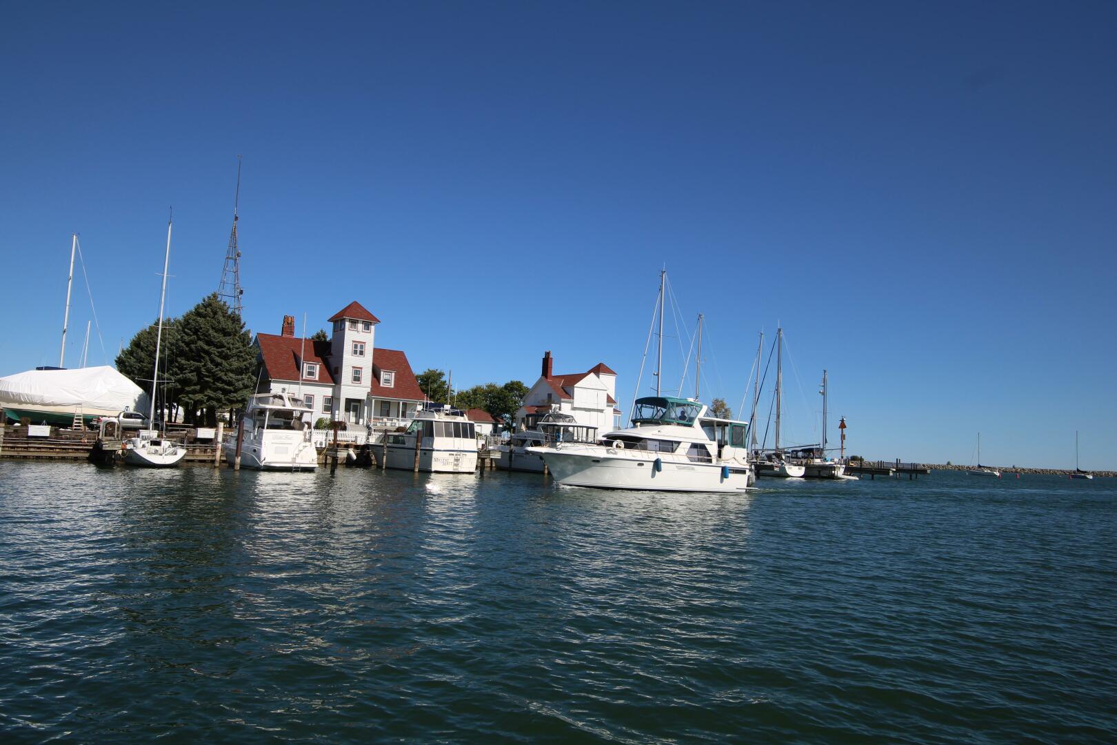 Slide: The Image of Carver 440 Aft Cabin Motoryacht 1994 - 5181760