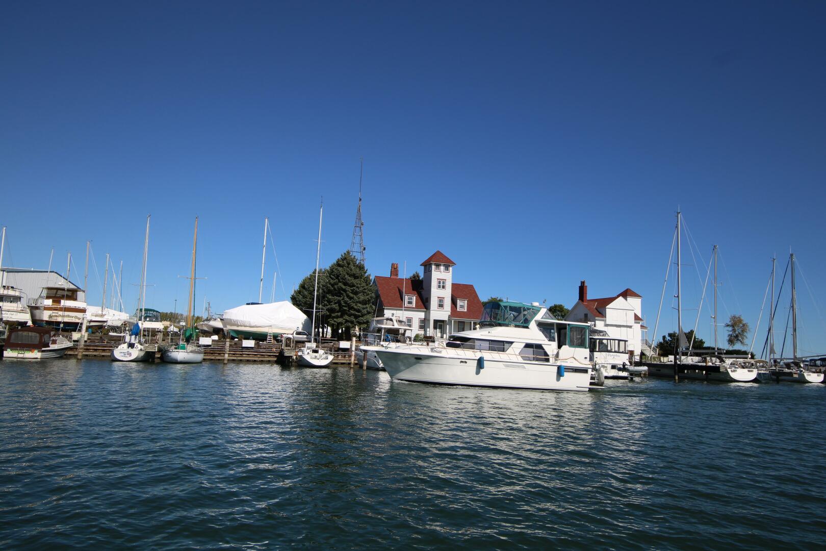 Slide: The Image of Carver 440 Aft Cabin Motoryacht 1994 - 5181761