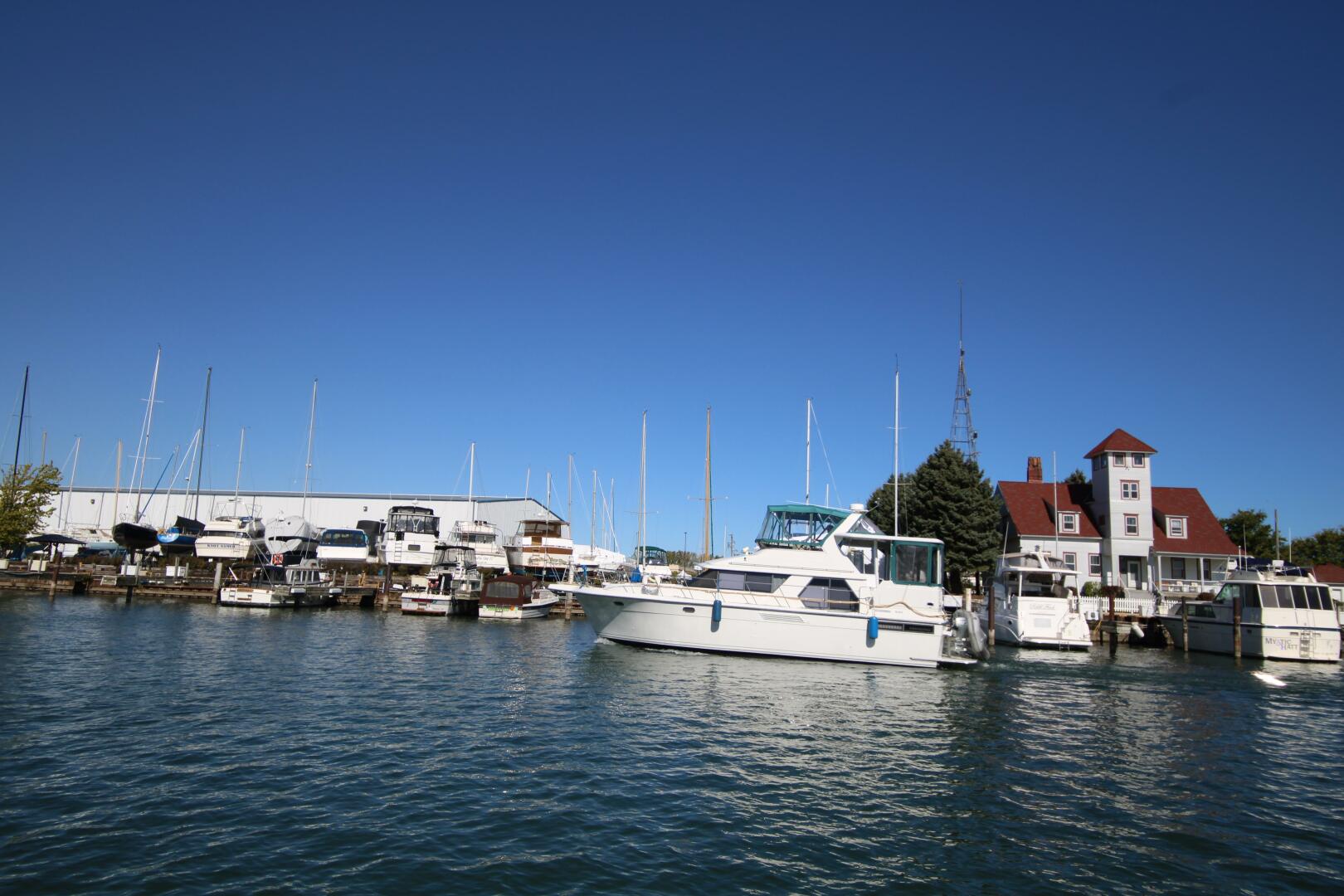 Slide: The Image of Carver 440 Aft Cabin Motoryacht 1994 - 5181762