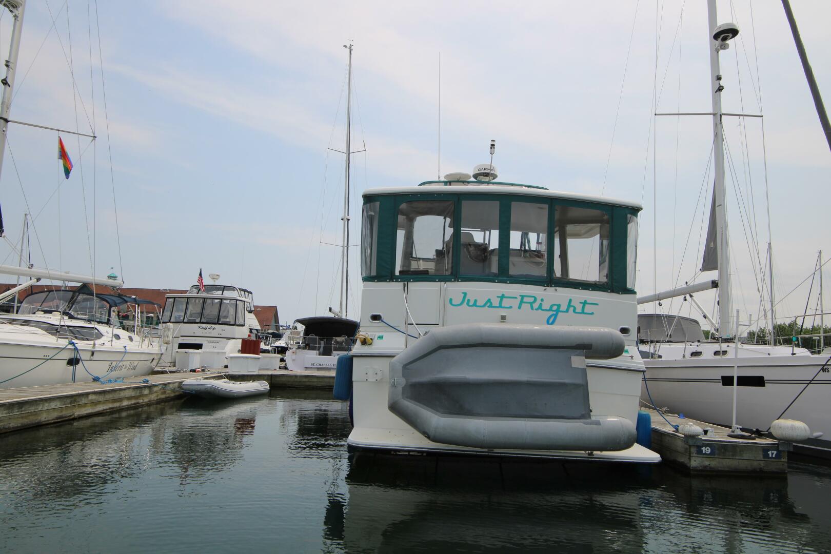 Slide: The Image of Carver 440 Aft Cabin Motoryacht 1994 - 5181756