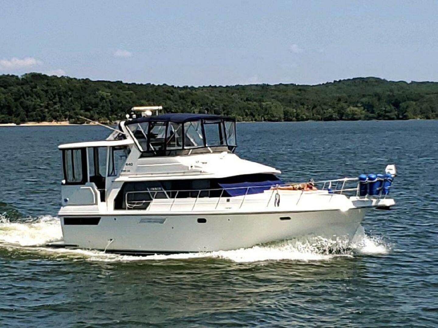 Slide: The Image of Carver 440 Aft cabin Motor yacht 1995 - 4966610