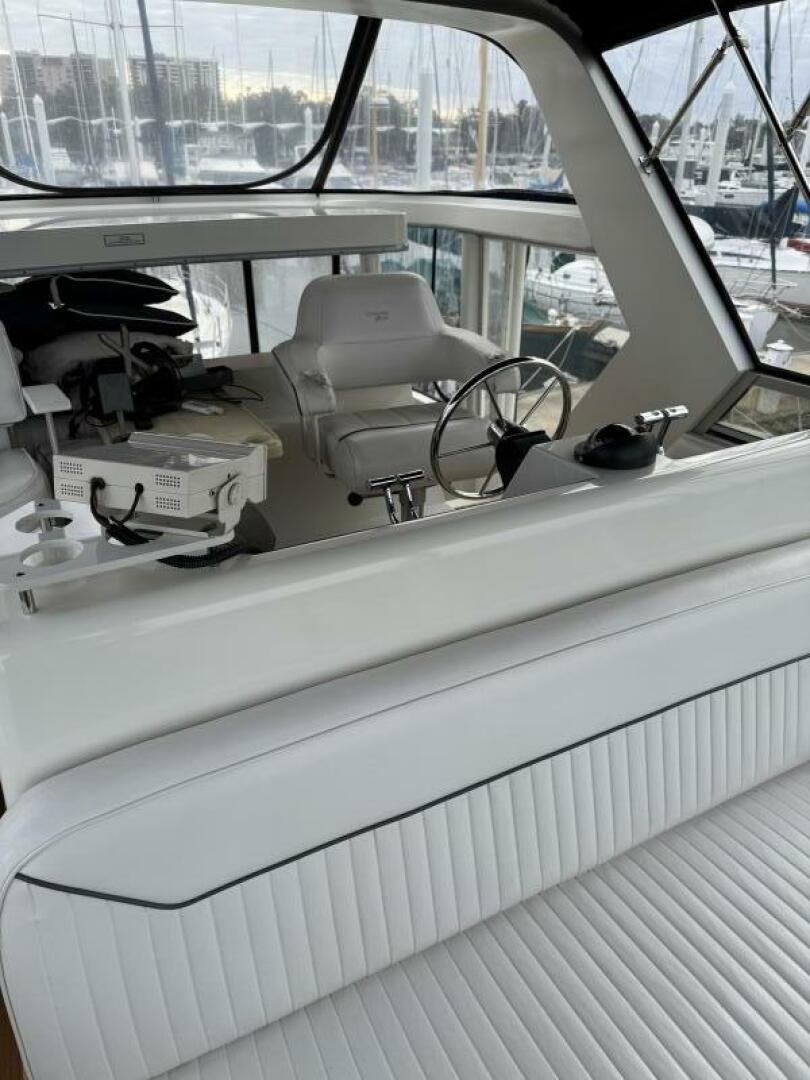 Slide: The Image of Carver 440 Aft cabin Motor yacht 1995 - 4966614