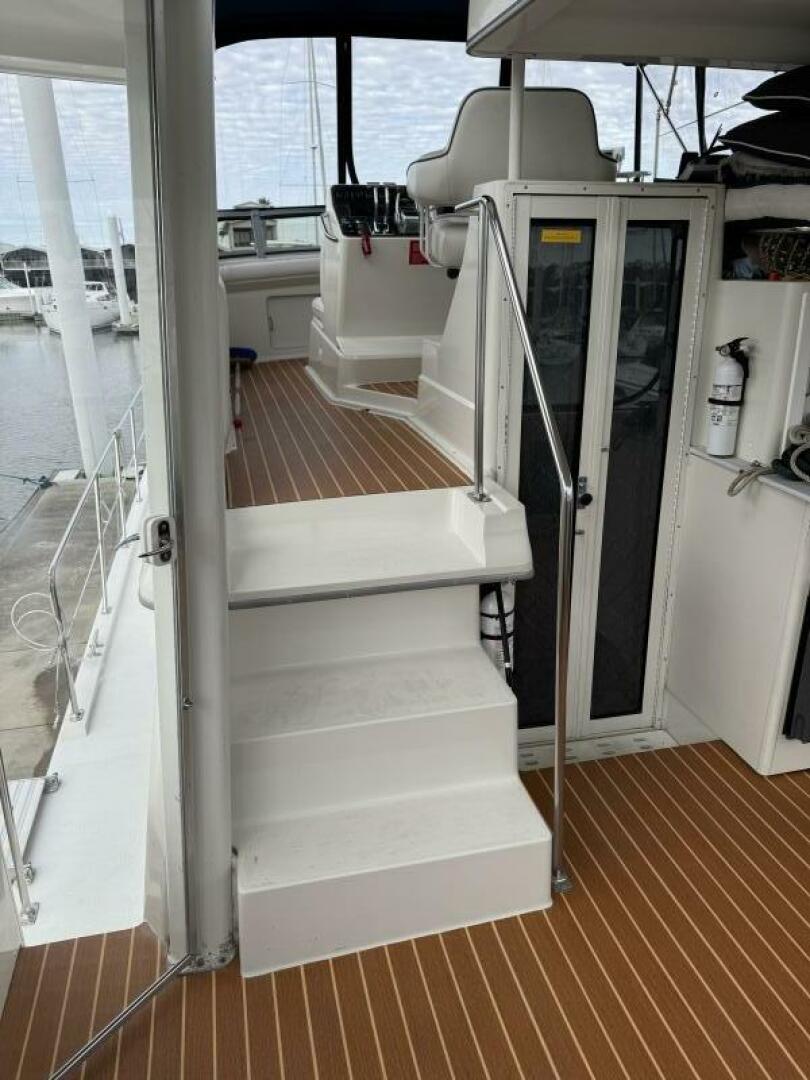 Slide: The Image of Carver 440 Aft cabin Motor yacht 1995 - 4966615