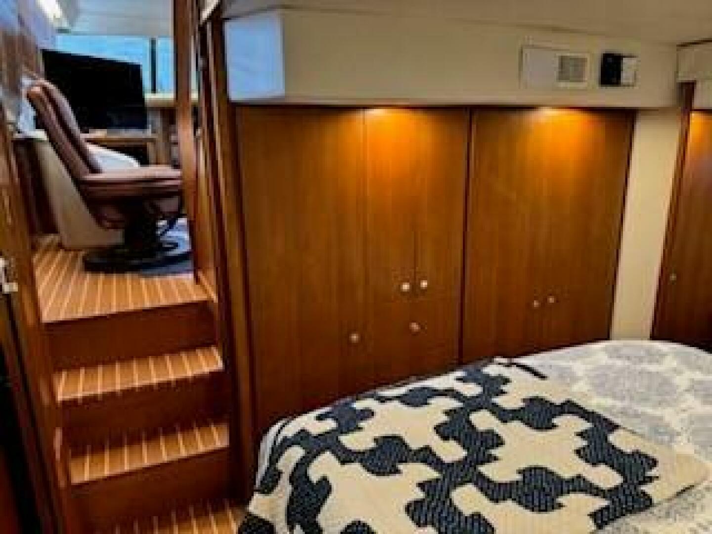 Slide: The Image of Carver 440 Aft cabin Motor yacht 1995 - 4966627