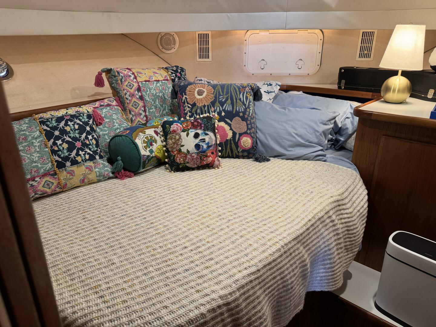Slide: The Image of Carver 440 Aft cabin Motor yacht 1995 - 4966628