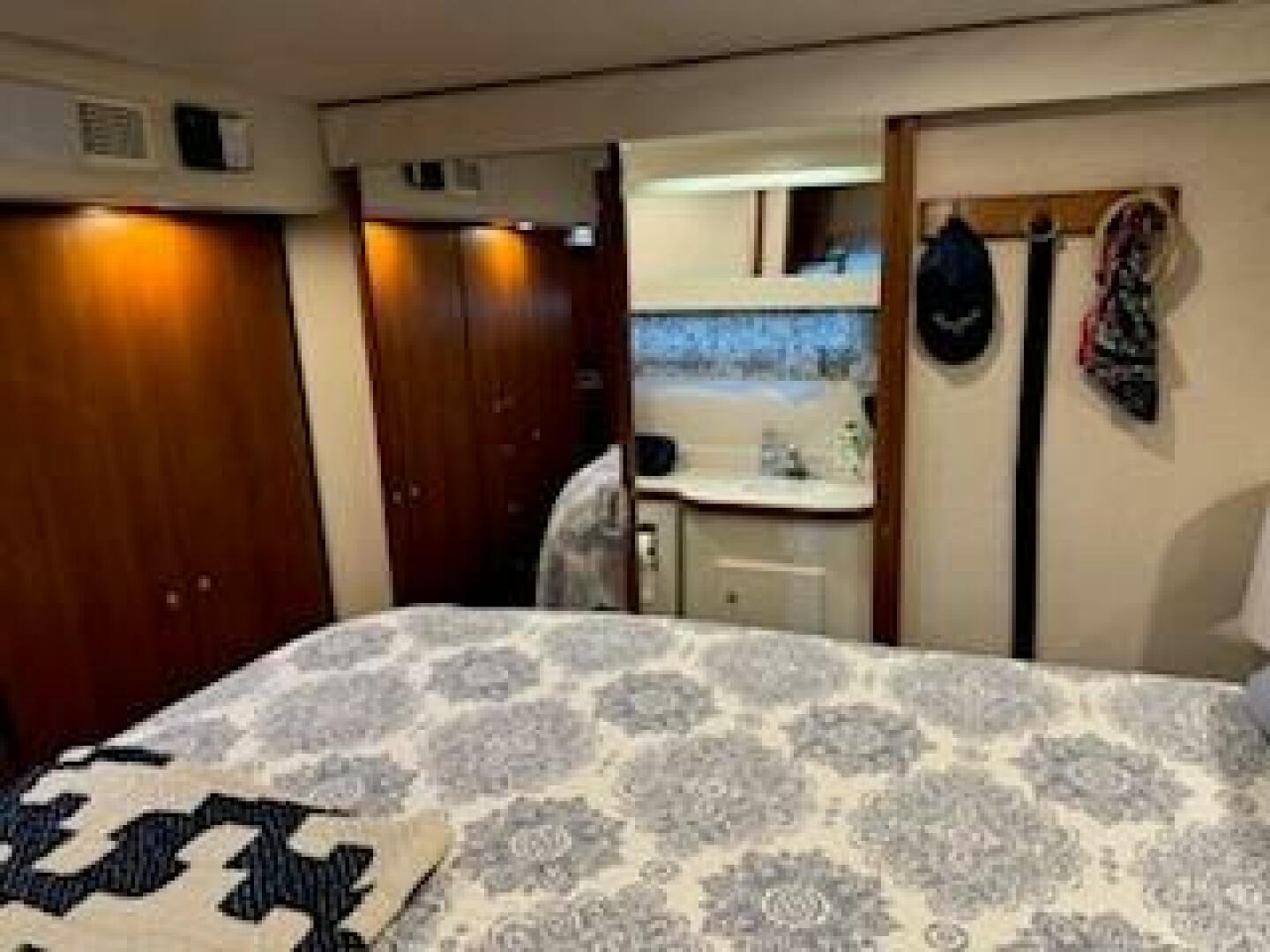 Slide: The Image of Carver 440 Aft cabin Motor yacht 1995 - 4966630
