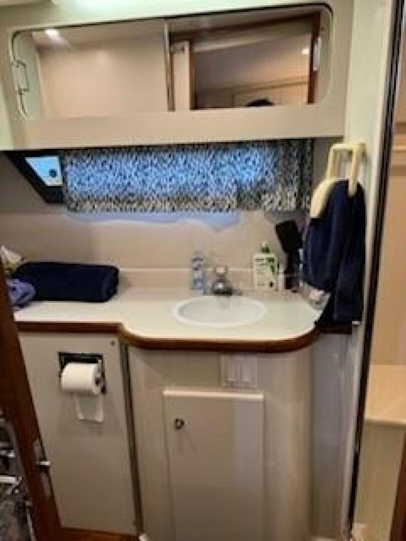 Slide: The Image of Carver 440 Aft cabin Motor yacht 1995 - 4966631
