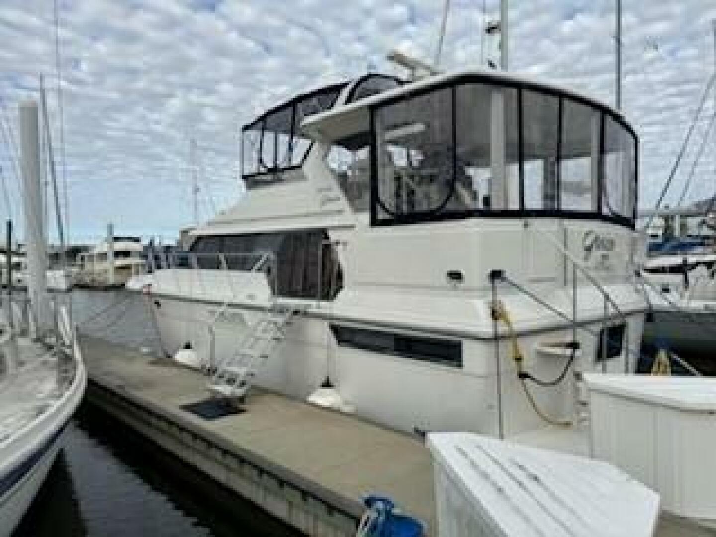 Slide: The Image of Carver 440 Aft cabin Motor yacht 1995 - 4966634