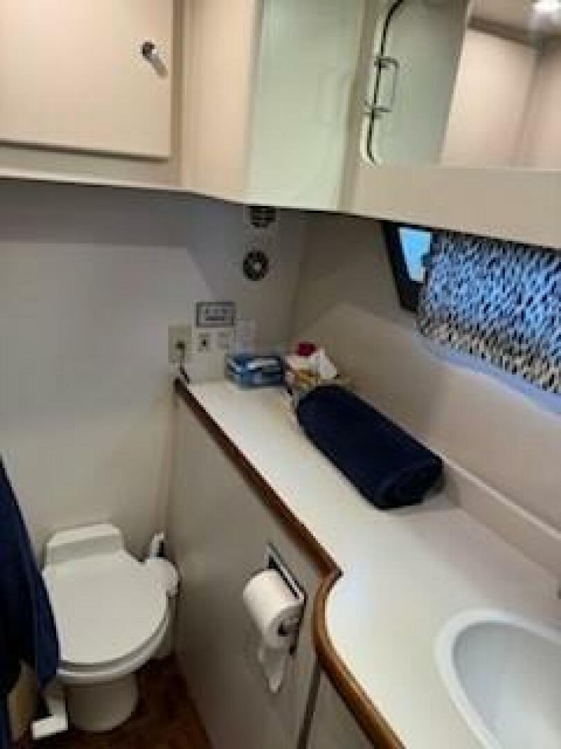 Slide: The Image of Carver 440 Aft cabin Motor yacht 1995 - 4966643