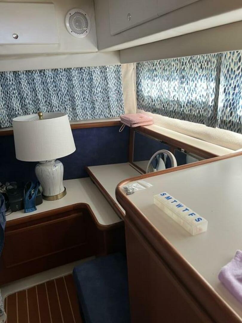 Slide: The Image of Carver 440 Aft cabin Motor yacht 1995 - 5318543