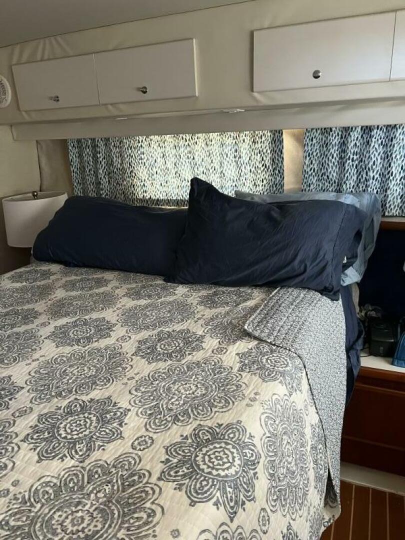 Slide: The Image of Carver 440 Aft cabin Motor yacht 1995 - 5318546