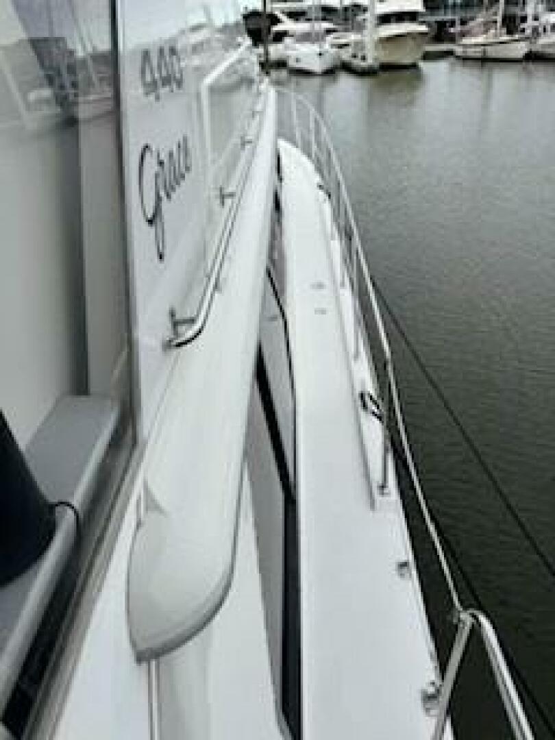 Slide: The Image of Carver 440 Aft cabin Motor yacht 1995 - 4966616