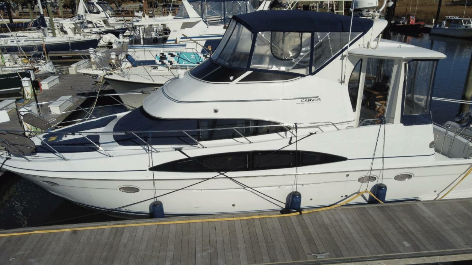 Slide: The Image of Carver 444 Cockpit Motor Yacht 2001 - 4908160